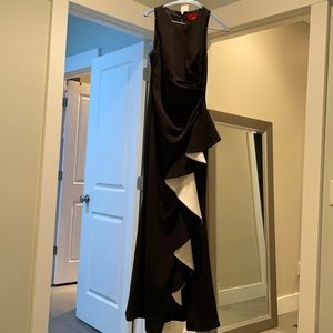 Women’s black Carmen Marc Valvo dress size 2